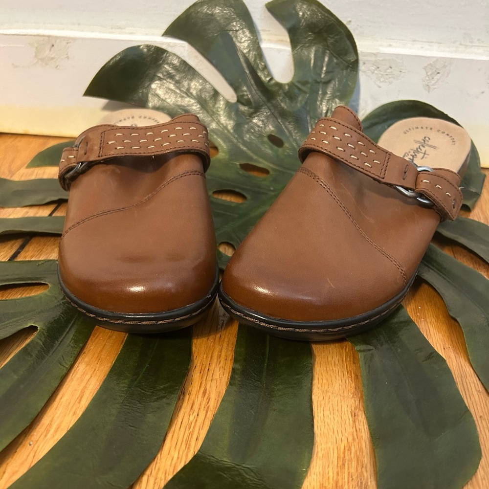 Clark Women Shoes. Leisa Sadie Dark Tan Leather shoes; very comfortable